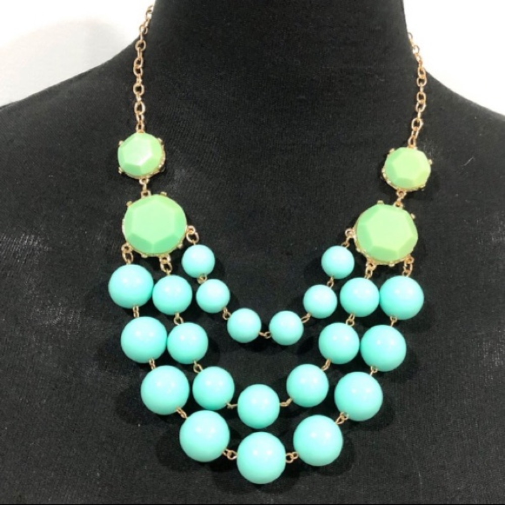 BNWT fashion statement necklace